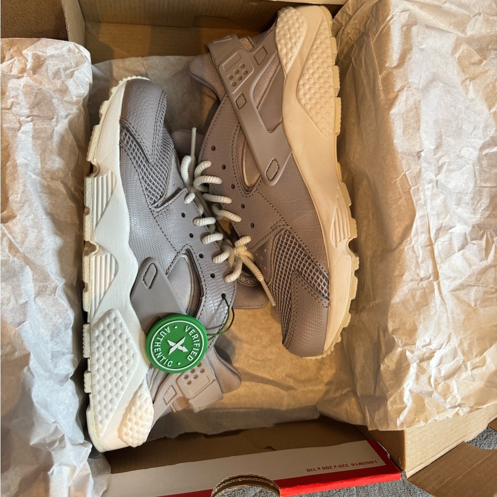 Women’s Nike Huraches